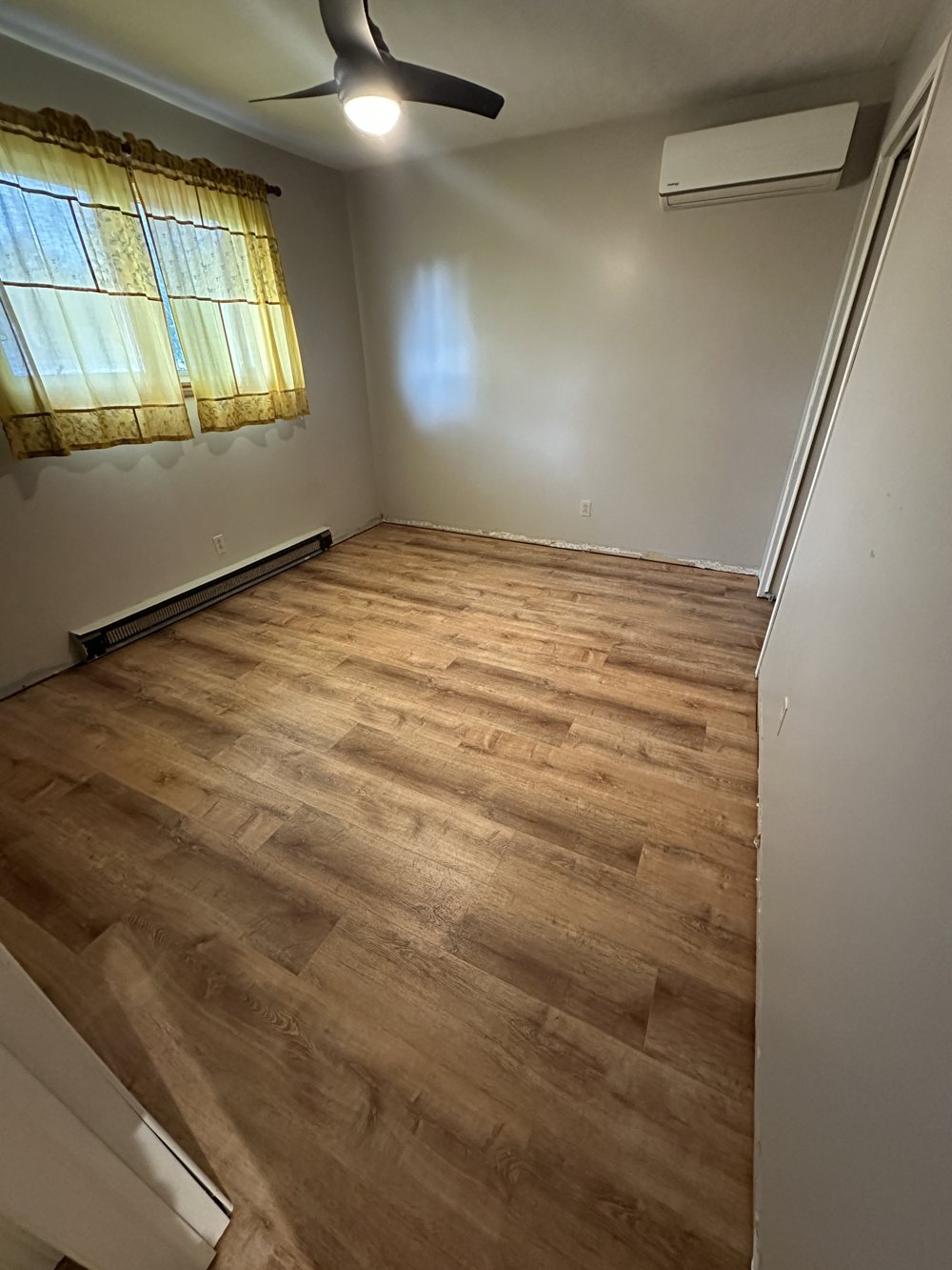Bedroom finished in light vinyl plank flooring
