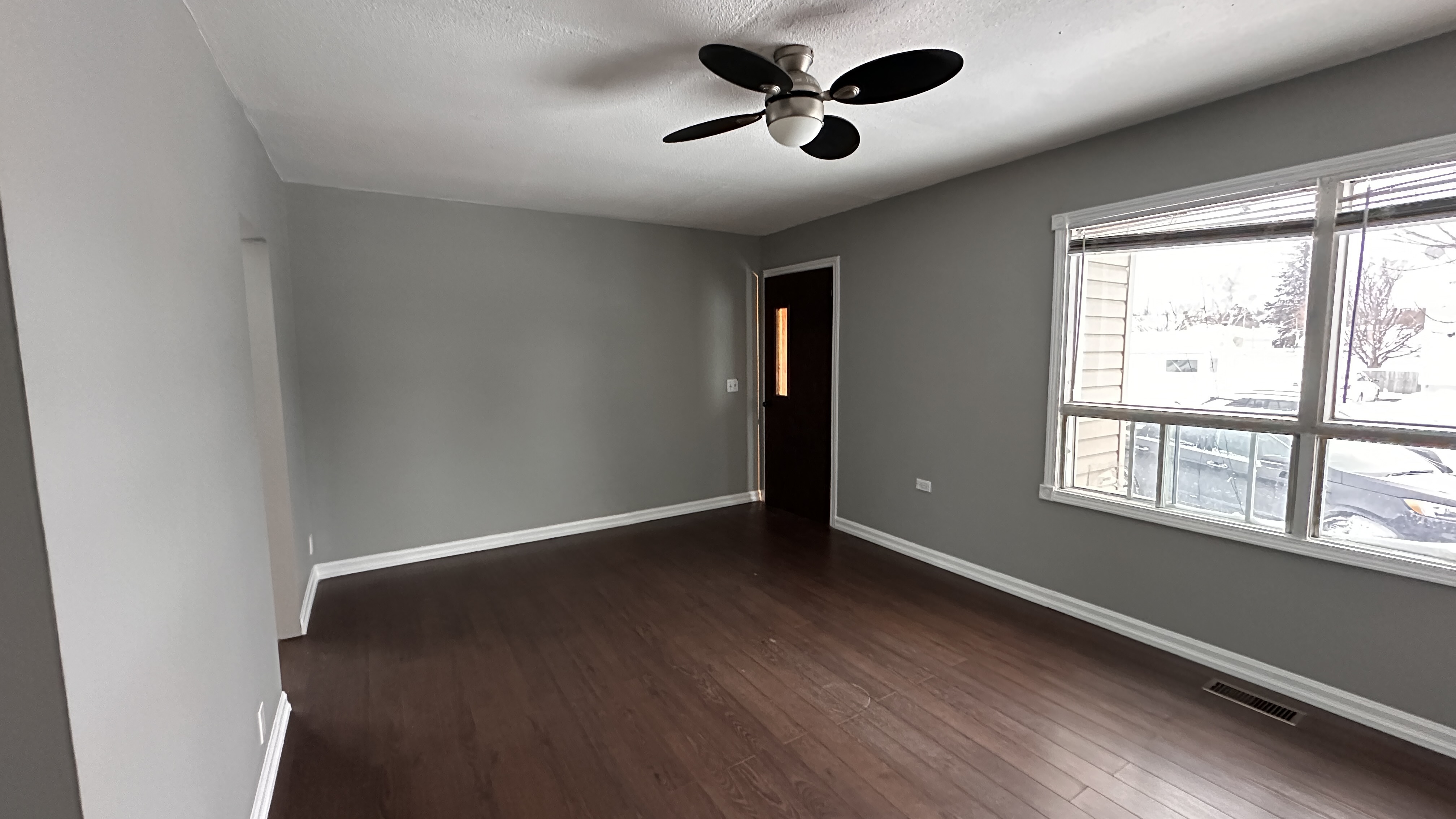 Before and after img-2246 - interior-painting project in Timmins ON - OV Property Solutions